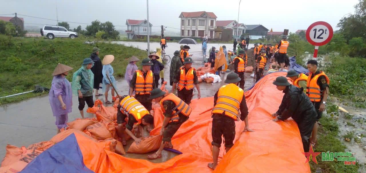 “Bó bột” đê Nội Doi